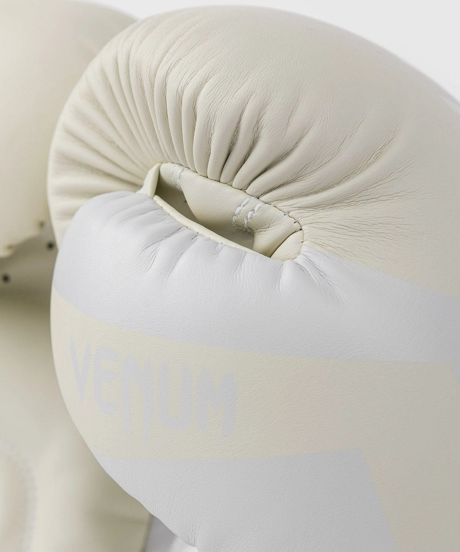 Venum Elite Boxing Gloves - White/Ivory 10 Venum Elite Boxing Gloves - White/Ivory - Bilde 8