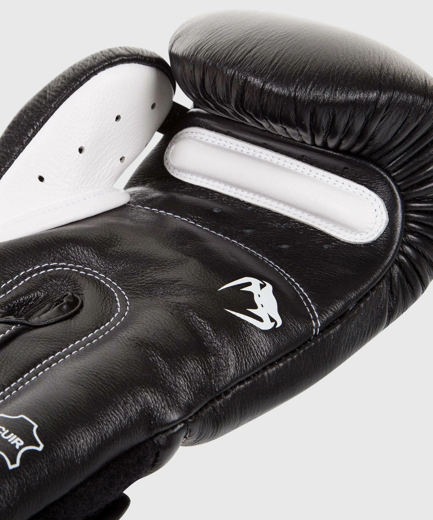 Venum Giant 3.0 Boxing Gloves - Nappa Leather - Black 5 Venum Giant 3.0 Boxing Gloves - Nappa Leather - Black - Bilde 3