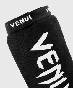 Venum Shin Guards Kontact - Black/White -Boxing Elegant Butikk IMG 5125