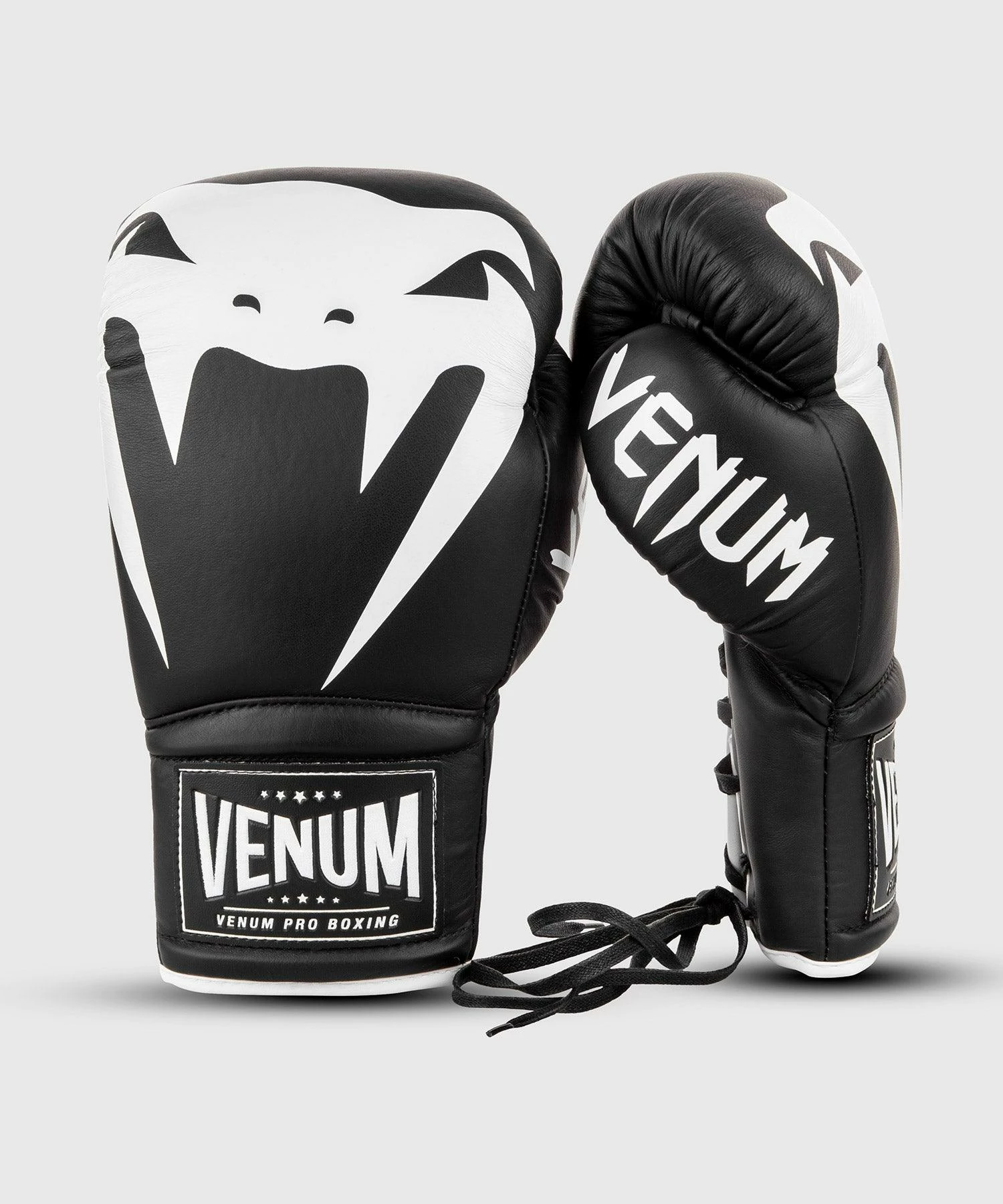 Venum Giant 2.0 Pro Boxing Gloves - With Laces - Black/White 4 Venum Giant 2.0 Pro Boxing Gloves - With Laces - Black/White - Bilde 2