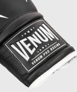 Venum Giant 2.0 Pro Boxing Gloves - With Laces - Black/White 16 Venum Giant 2.0 Pro Boxing Gloves - With Laces - Black/White -Boxing Elegant Butikk IMG 7937 copie 2f904bff 7200 4d4b a102 315a41c44cf9