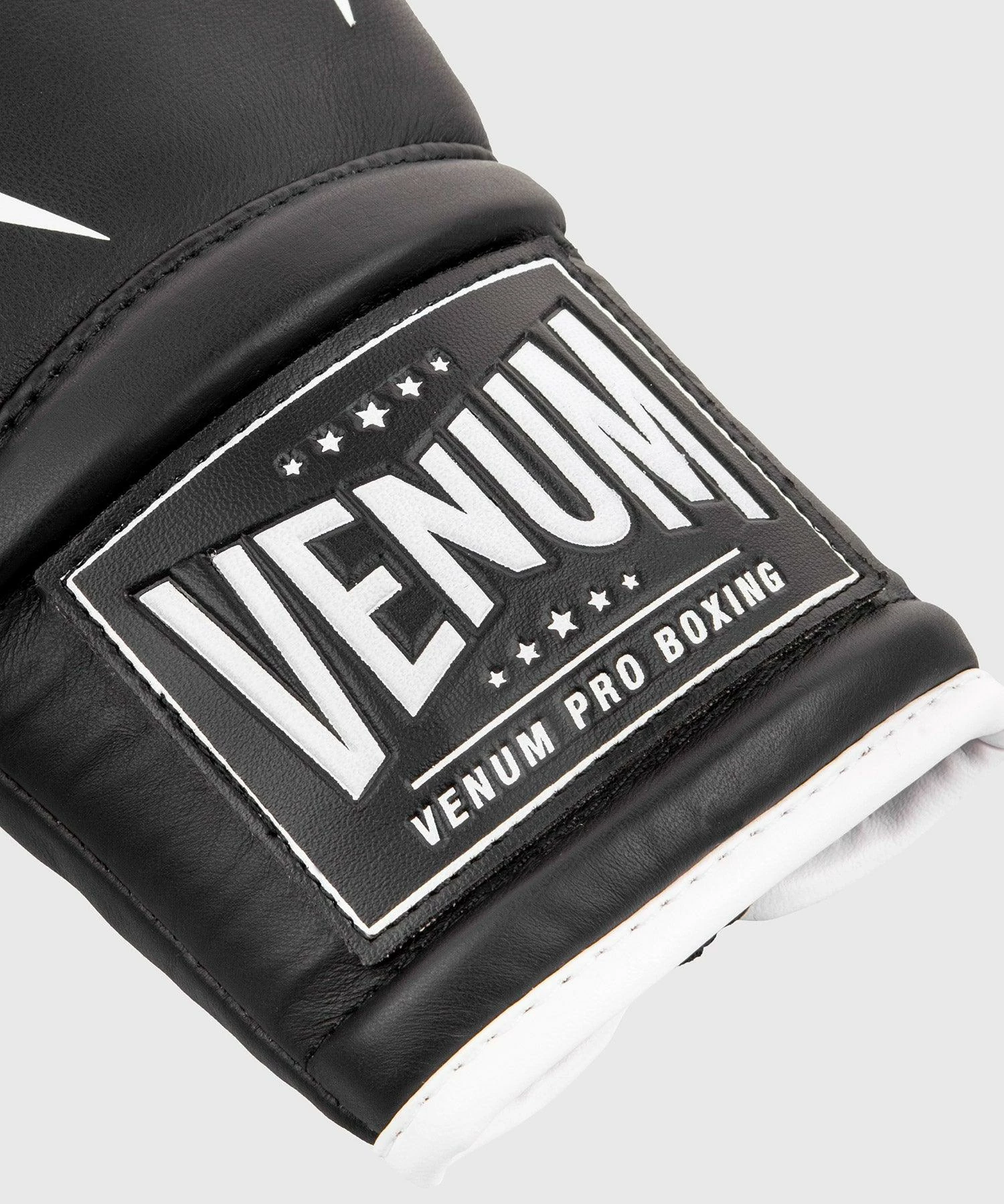 Venum Giant 2.0 Pro Boxing Gloves - With Laces - Black/White 9 Venum Giant 2.0 Pro Boxing Gloves - With Laces - Black/White - Bilde 7