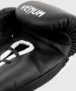 Venum Giant 2.0 Pro Boxing Gloves - With Laces - Black/White 14 Venum Giant 2.0 Pro Boxing Gloves - With Laces - Black/White -Boxing Elegant Butikk IMG 7939 copie d62aed47 29ef 4353 8610 0cb7f57349ef