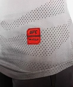 UFC Venum Authentic Fight Week 2 Women's Short Sleeve T-shirt - White -Boxing Elegant Butikk a 252Fb 252F6 252F8 252Fab68a96ec1e2c197787d691571d4480cf7baa825 VNMUFC 00076 002 06 d7551225 3447 400d aa03 2fa6ed665524