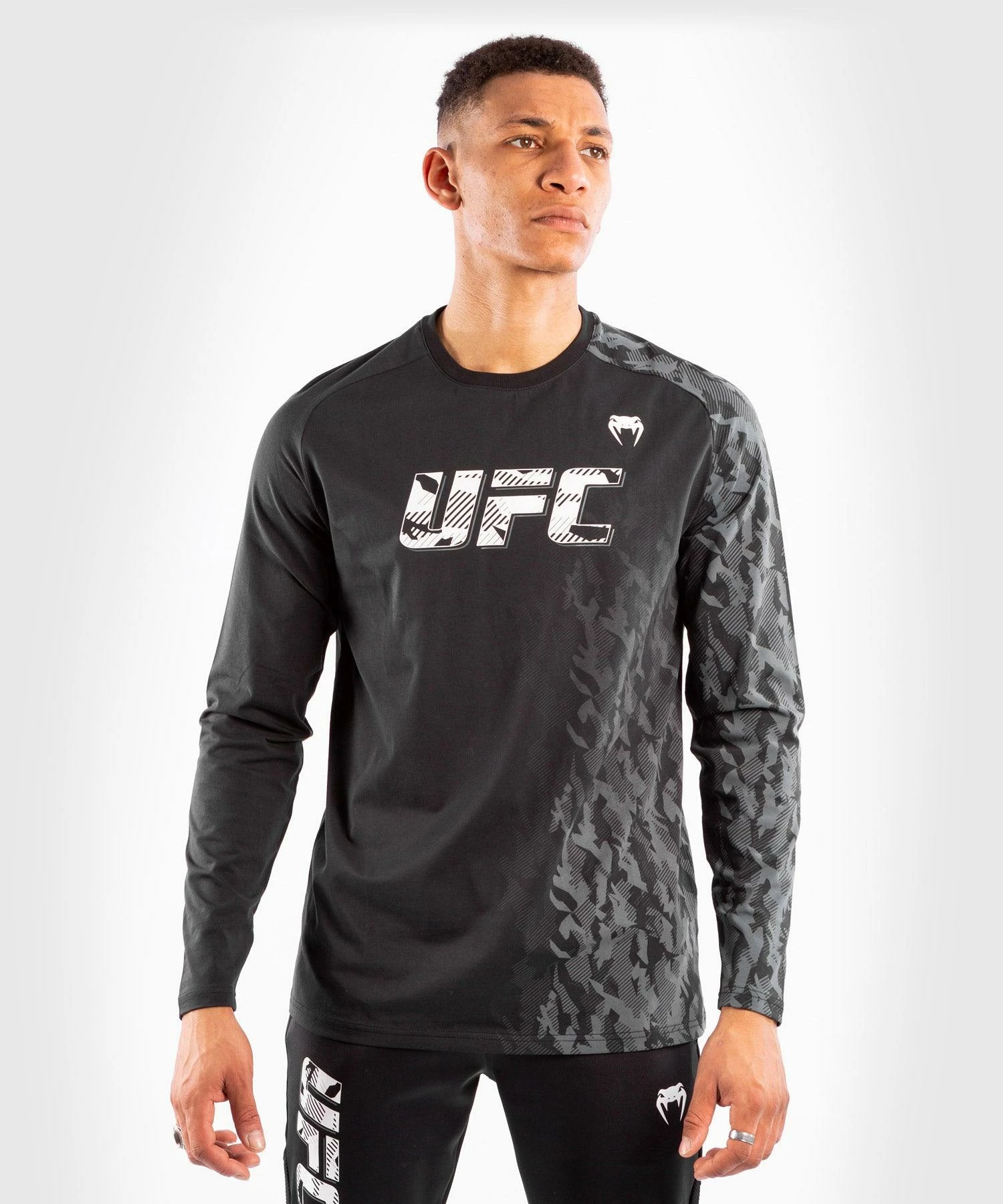 UFC Venum Authentic Fight Week Men's Long Sleeve T-shirt - Black 3 UFC Venum Authentic Fight Week Men's Long Sleeve T-shirt - Black