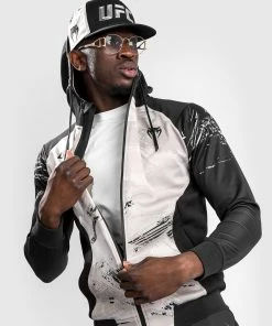 UFC Venum Authentic Fight Week Men's 2.0 Zipped Hoodie - Sand -Boxing Elegant Butikk b 252F8 252F5 252F1 252Fb8511ad877f5d4abf6f991a65275ea9cb9d3e30b VNMUFC 00102 040 11 88a78286 a1d8 42fd b407 1b4557201252