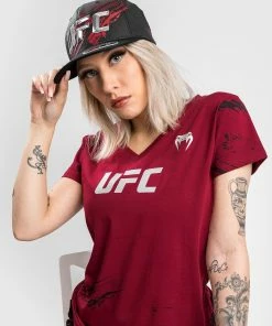 UFC Venum Authentic Fight Week Women's 2.0 Short Sleeve T-Shirt - Red -Boxing Elegant Butikk b 252Fa 252F4 252Fd 252Fba4d671ffb47e3039e00fed68a156c4f501e72c1 VNMUFC 00126 003 01 87c3b43f ef3b 49aa 8865 75feaf544d32