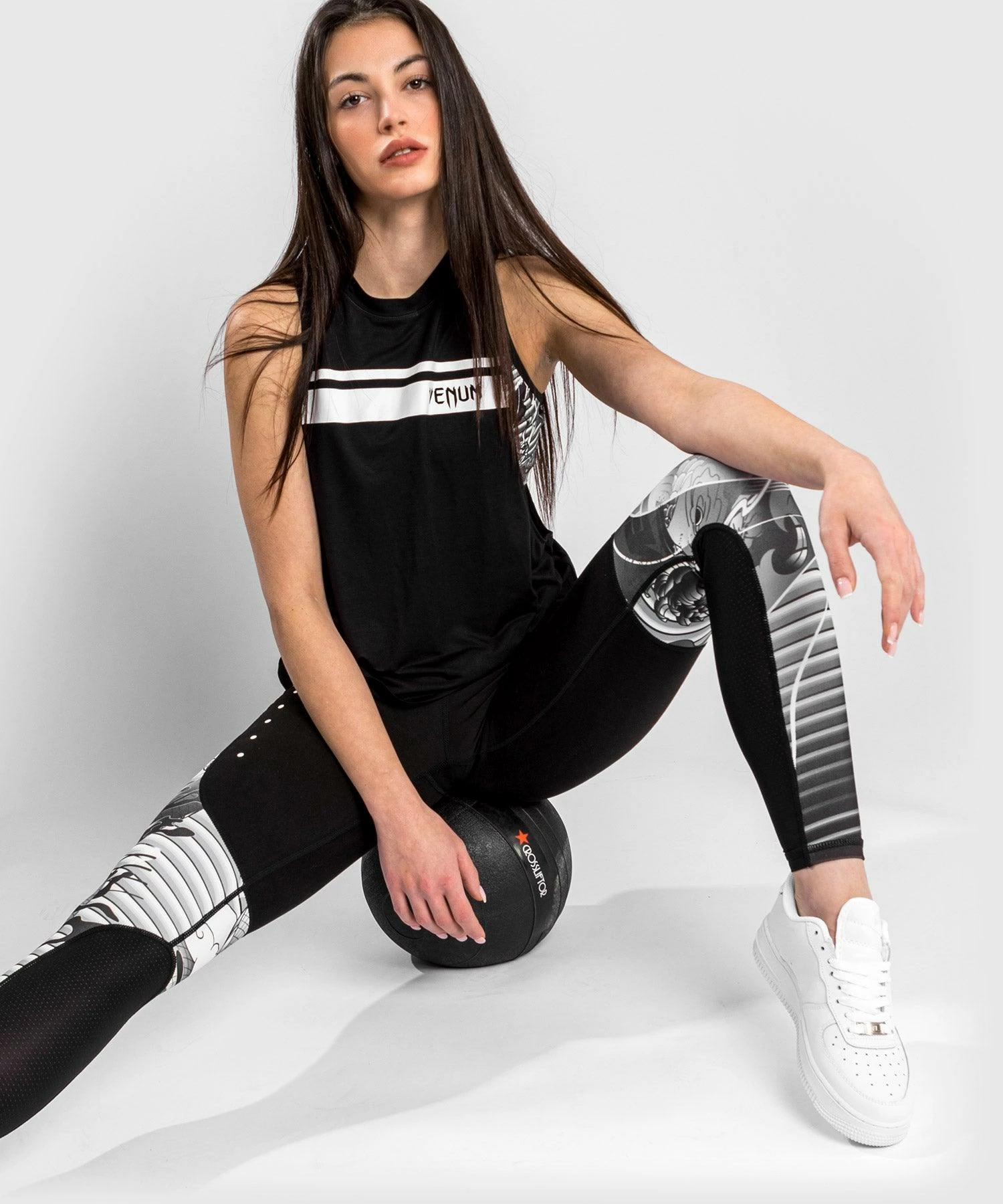 Venum YKZ21 Women's Tank Top - Black/White 4 Venum YKZ21 Women's Tank Top - Black/White - Bilde 2