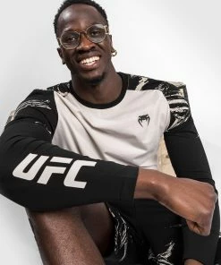 UFC Venum Authentic Fight Week Men's 2.0 Long Sleeve T-Shirt - Sand/Black -Boxing Elegant Butikk c 252F1 252Fc 252Fa 252Fc1cad05d03041da9b5ff56e5d1f86703220be3de VNMUFC 00111 040 05 31e199af abf4 4536 a7a4 188e27756929