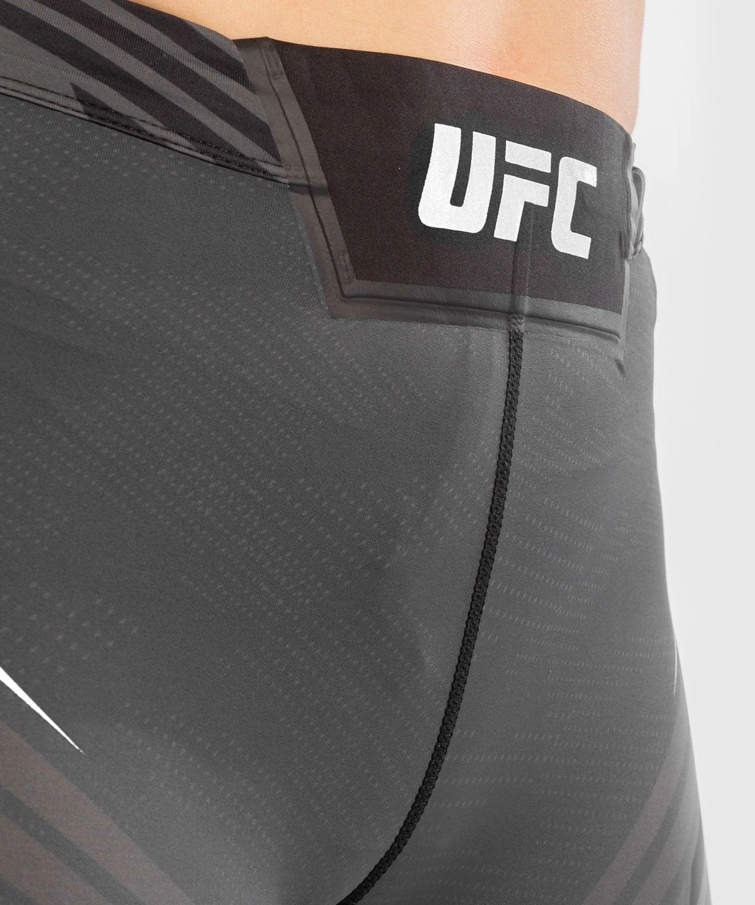 UFC Venum Authentic Fight Night Women's Vale Tudo Shorts - Long Fit - Black 7 UFC Venum Authentic Fight Night Women's Vale Tudo Shorts - Long Fit - Black - Bilde 5