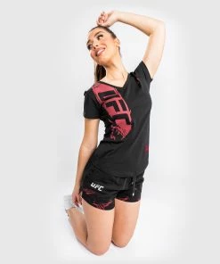 UFC Venum Authentic Fight Week Women's 2.0 Short Sleeve T-Shirt - Black/Red -Boxing Elegant Butikk c 252F5 252F2 252F4 252Fc5242a72f566485403a70a3cc8450d4446d8f93a VNMUFC 00142 001 01 bb4750a5 c849 41af ad8b d9d4f046ea88
