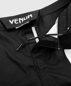 Venum Light 3.0 Fightshorts - Black/White 11 Venum Light 3.0 Fightshorts - Black/White -Boxing Elegant Butikk c 252F8 252F0 252F4 252Fc804bfa5e46e2c24901851146fde1a3b58603173 FS LIGHT 3.0 BLACK 04