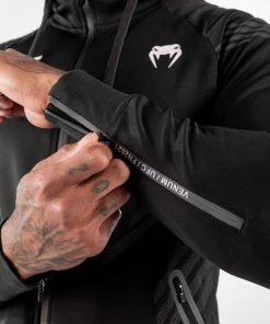 UFC Venum Authentic Fight Night Men's Walkout Hoodie - Black -Boxing Elegant Butikk d 252F0 252F1 252Fb 252Fd01b741d6a245ff6a1357aad4eb56fe67b81037e VNMUFC 00004 001 12