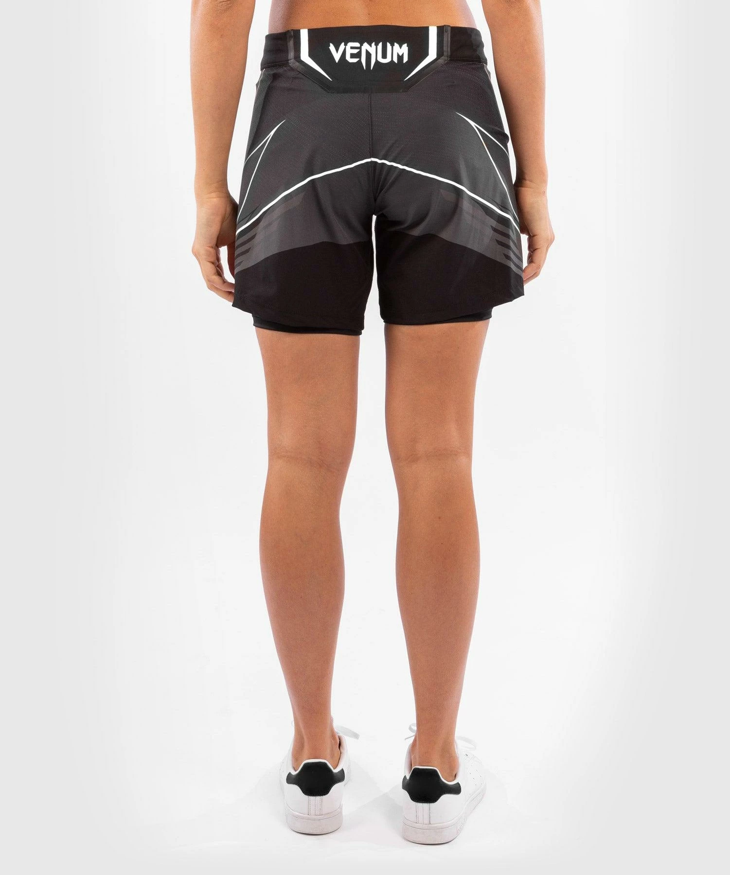 UFC Venum Authentic Fight Night Women's Shorts - Long Fit - Black 4 UFC Venum Authentic Fight Night Women's Shorts - Long Fit - Black - Bilde 2