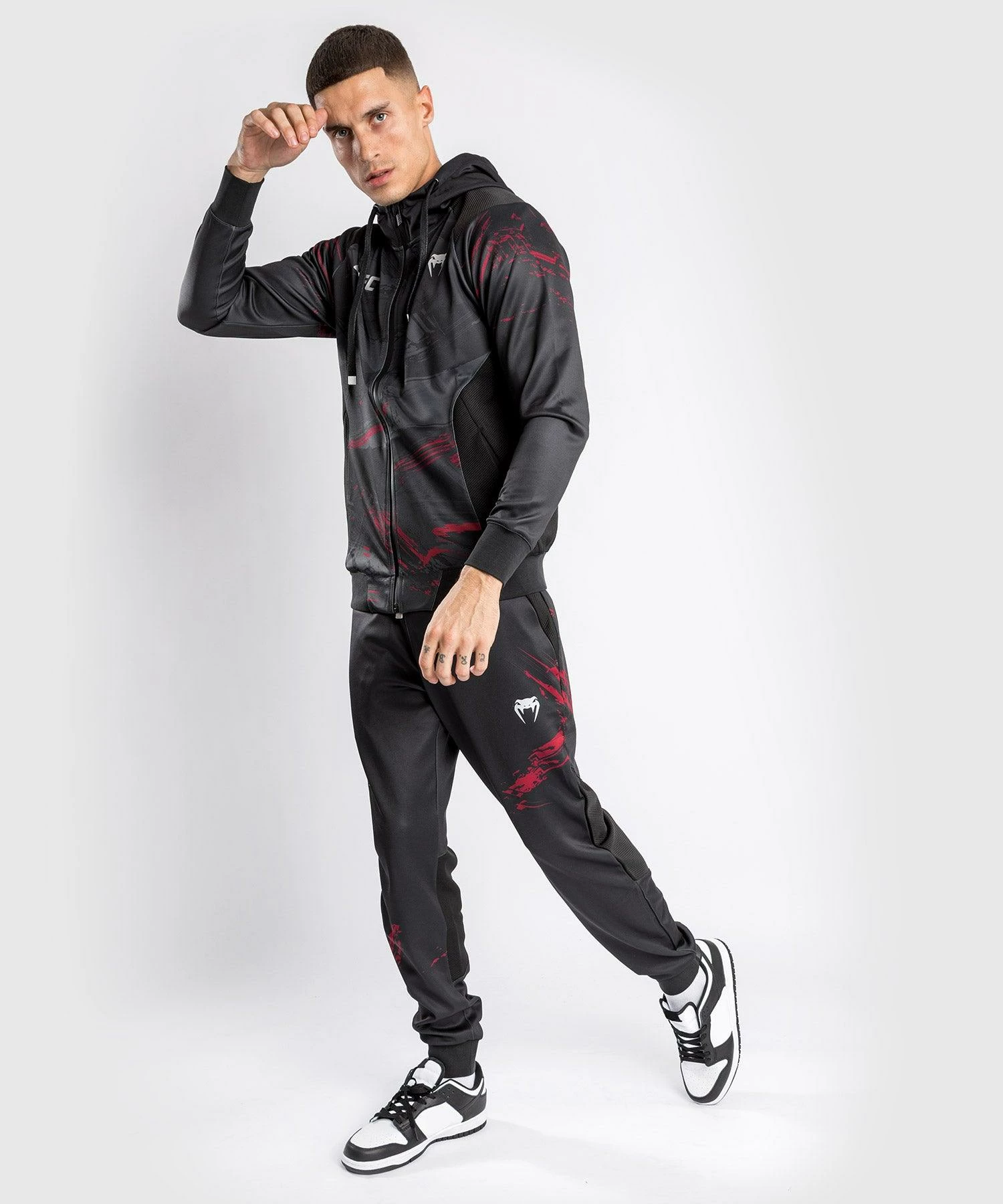UFC Venum Authentic Fight Week Men's 2.0 Zipped Hoodie - Black/Red 9 UFC Venum Authentic Fight Week Men's 2.0 Zipped Hoodie - Black/Red - Bilde 7