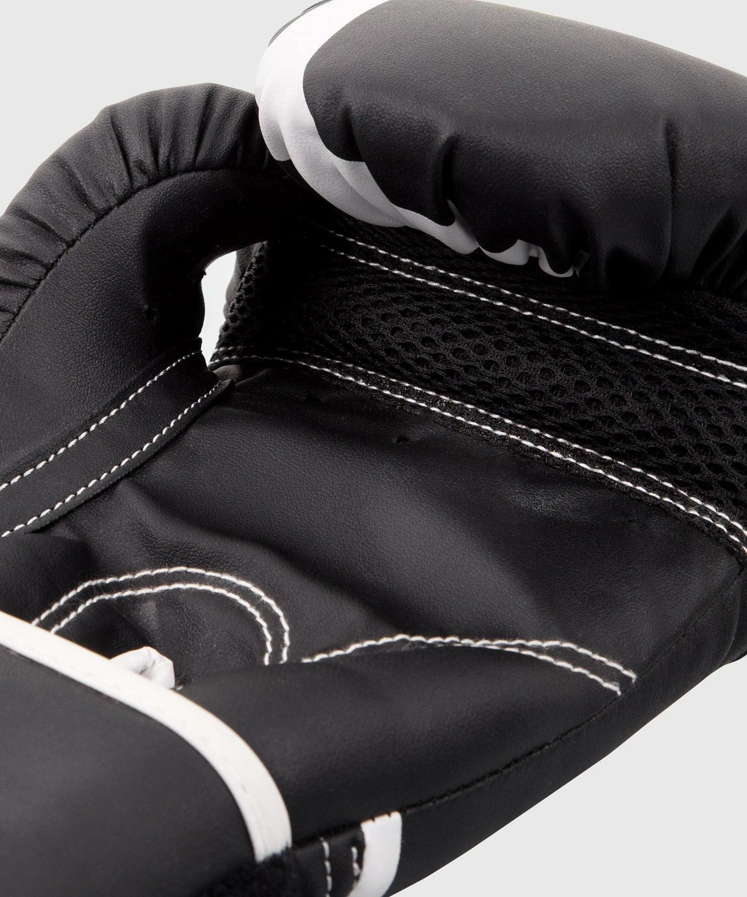 Venum Challenger 2.0 Kids Boxing Gloves - Black/White - Bilde 4