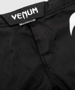 Venum Light 3.0 Fightshorts - Black/White 13 Venum Light 3.0 Fightshorts - Black/White -Boxing Elegant Butikk d 252Fe 252Fb 252Fd 252Fdebd1b1bda5b199ab9c49b0e21768f6f4babb6d5 FS LIGHT 3.0 BLACK 06