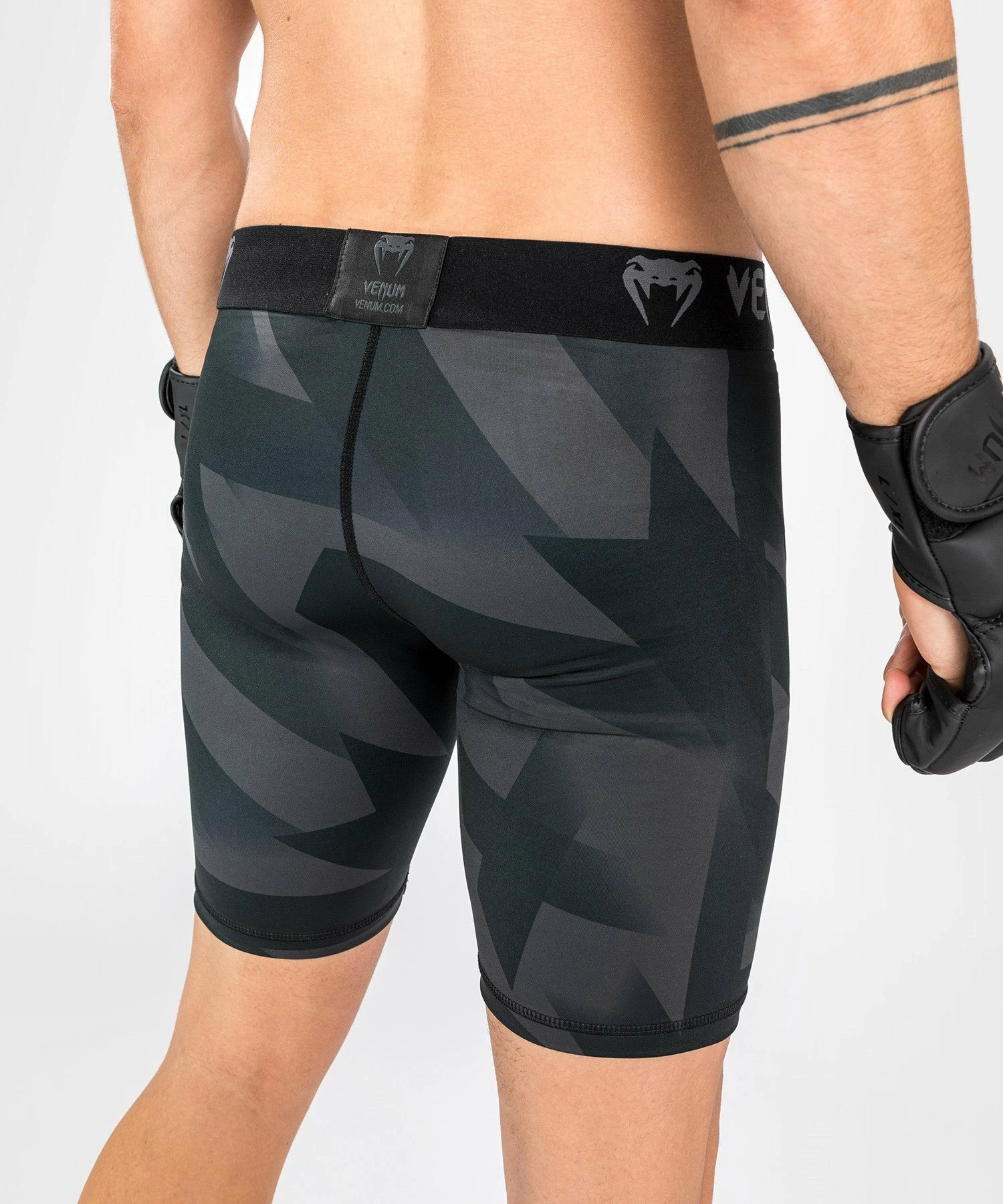 Venum Razor Vale Tudo Shorts - Black/Gold 8 Venum Razor Vale Tudo Shorts - Black/Gold - Bilde 6