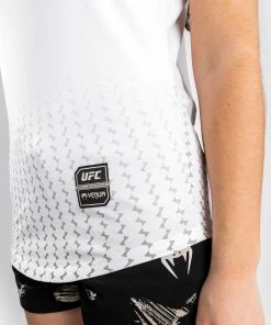 UFC Venum Authentic Fight Week Women's 2.0 Short Sleeve T-Shirt - White -Boxing Elegant Butikk e 252F8 252Fd 252F8 252Fe8d89a5cdaeb9ed0c9e49d04ae44a1a75e583b97 VNMUFC 00143 002 13 d0fbf662 1094 499f b32a acb2a2b24a36