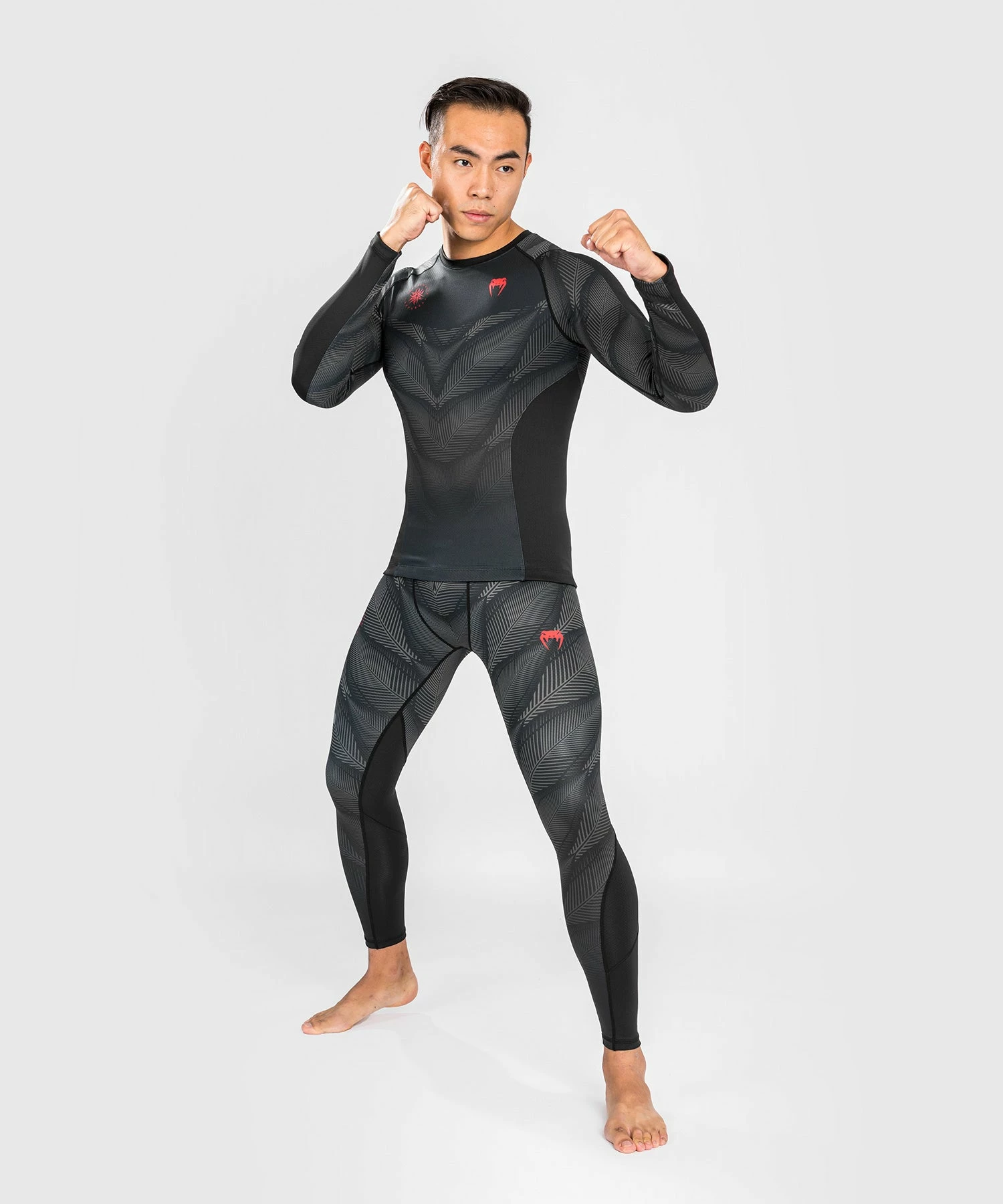 Venum Phantom Rashguard Long Sleeves - Black/Red 6 Venum Phantom Rashguard Long Sleeves - Black/Red - Bilde 4