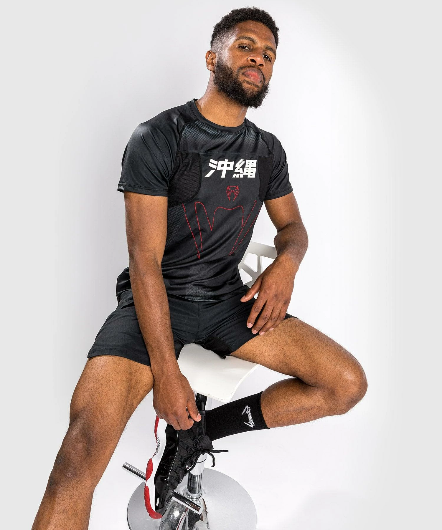 Venum Okinawa 3.0 Dry Tech T-Shirt Short Sleeves - Black/Red 4 Venum Okinawa 3.0 Dry Tech T-Shirt Short Sleeves - Black/Red - Bilde 2