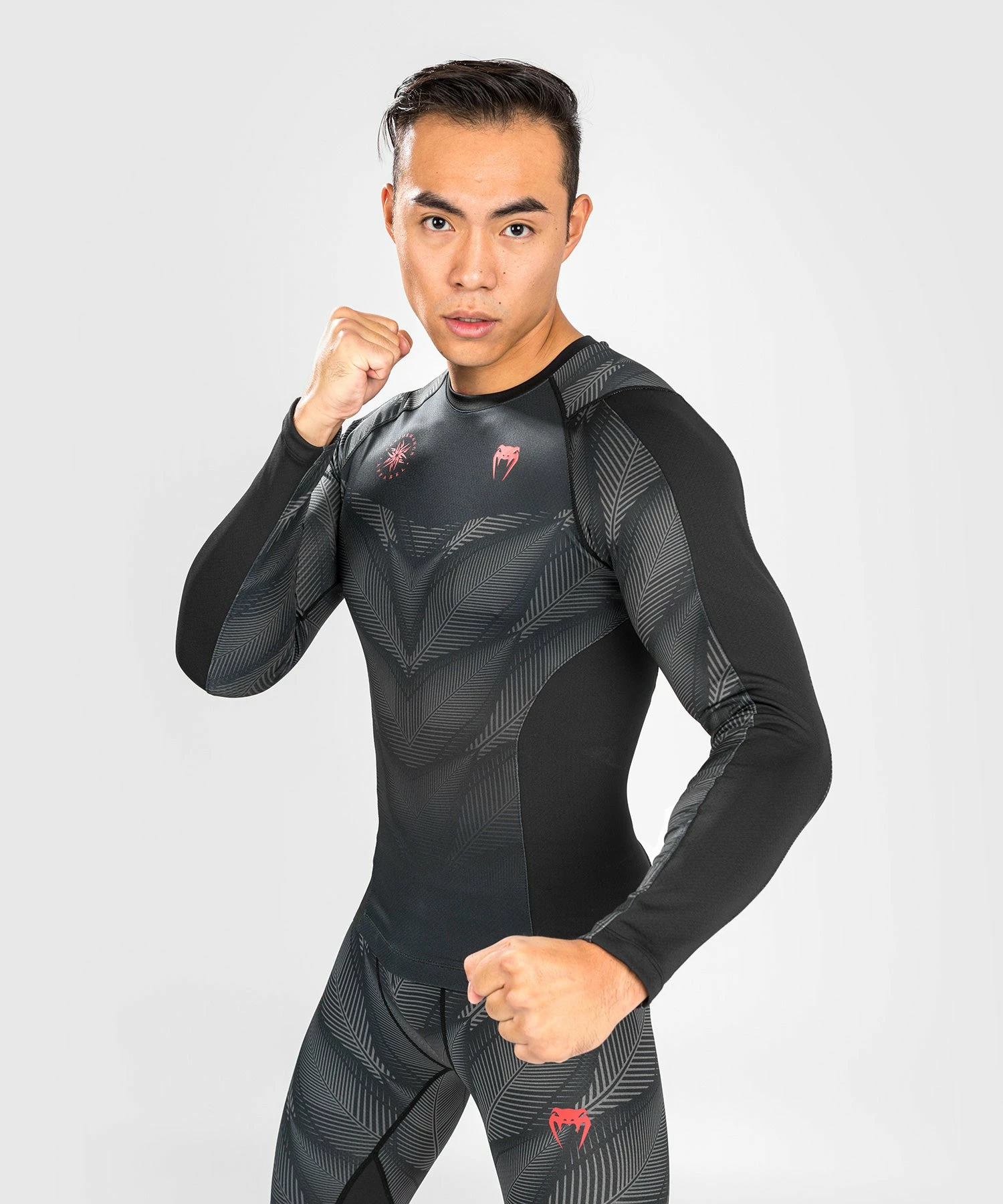 Venum Phantom Rashguard Long Sleeves - Black/Red 3 Venum Phantom Rashguard Long Sleeves - Black/Red
